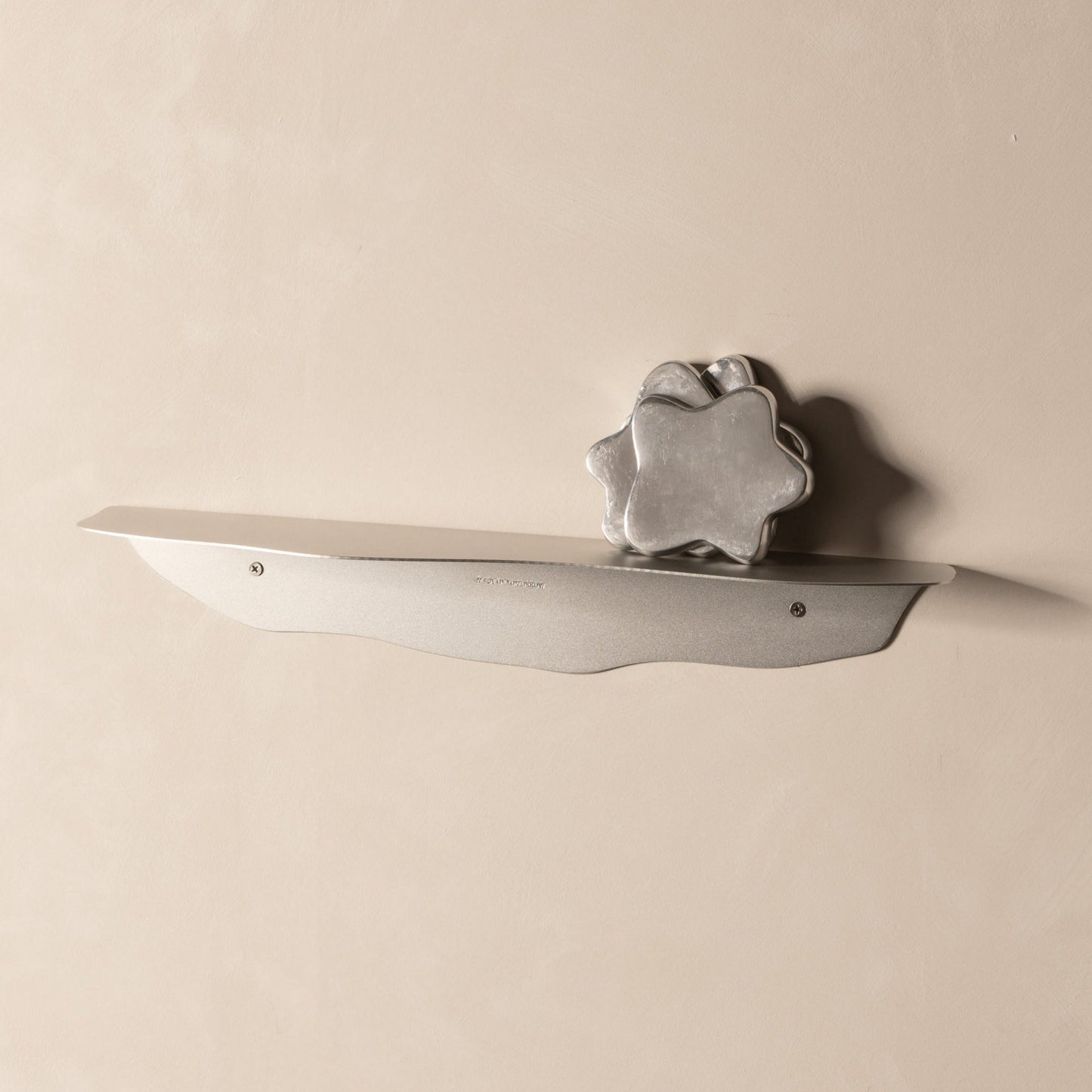 FOLD Wavy Shelf 550