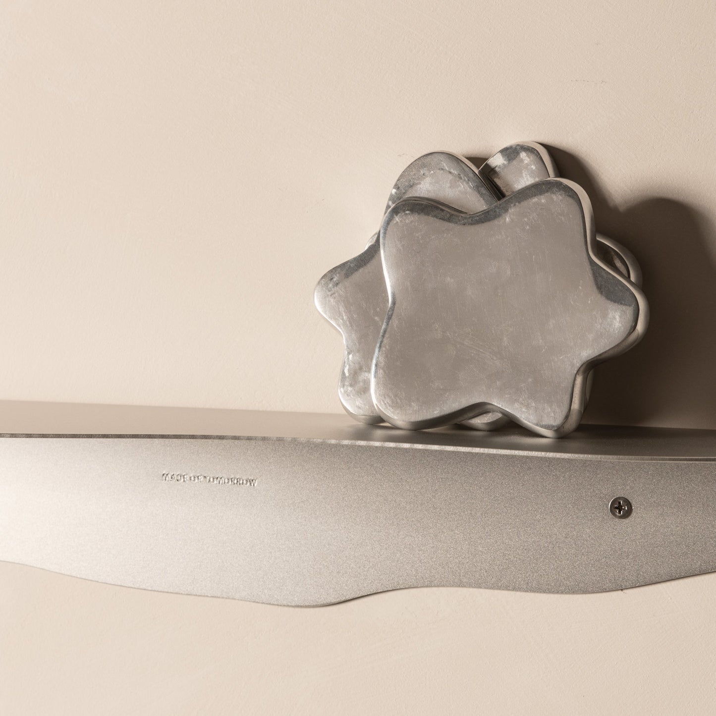 FOLD Wavy Shelf 550