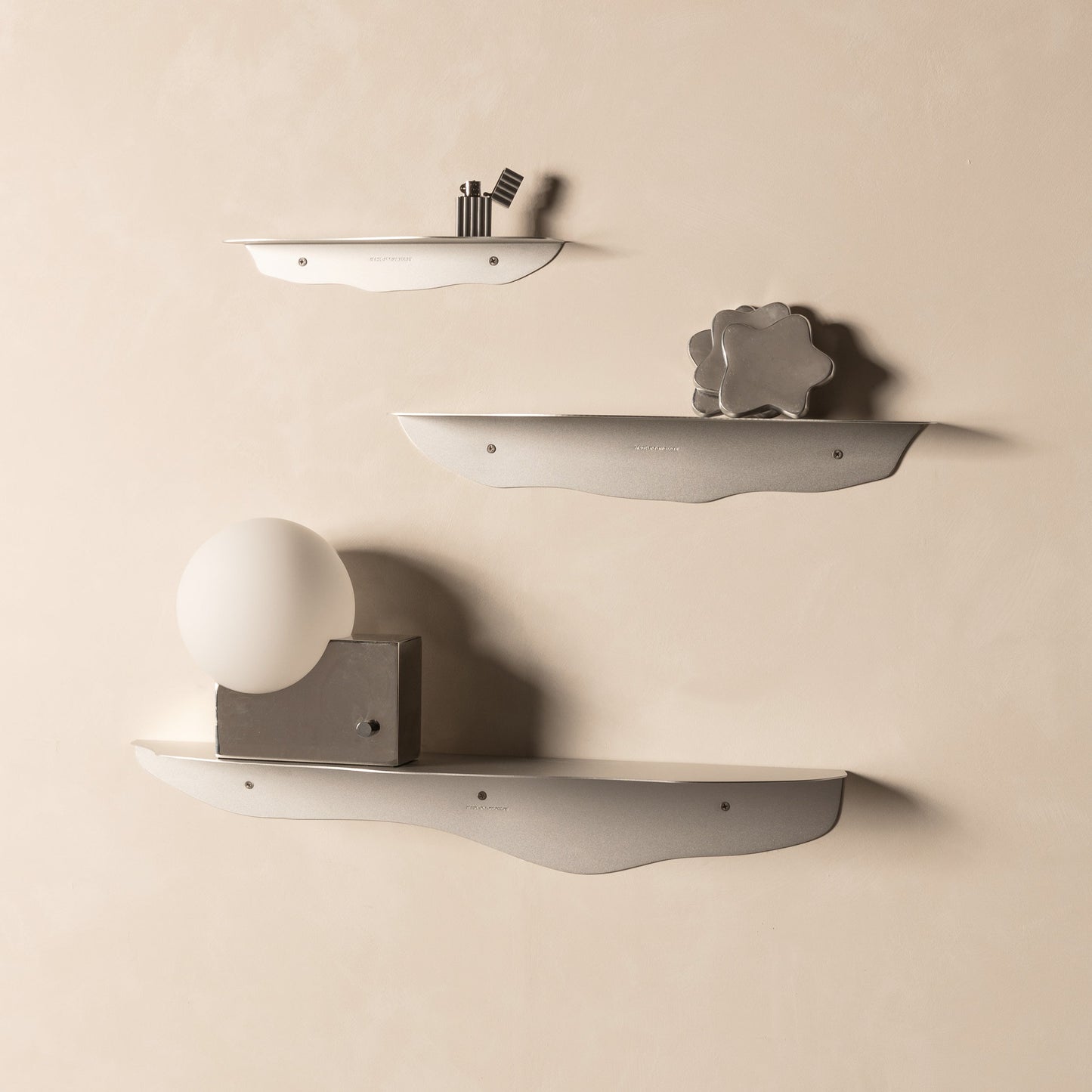 FOLD Wavy Shelf 550